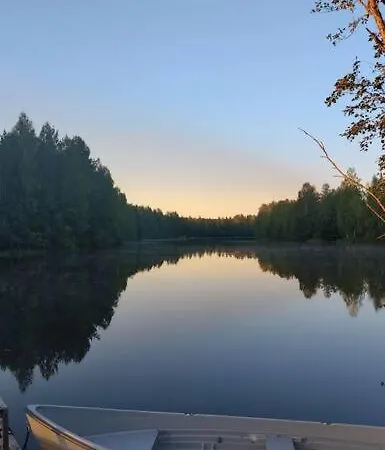 Paritalokolmio Joen Rannalla *