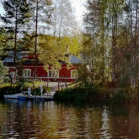 Paritalokolmio Joen Rannalla *